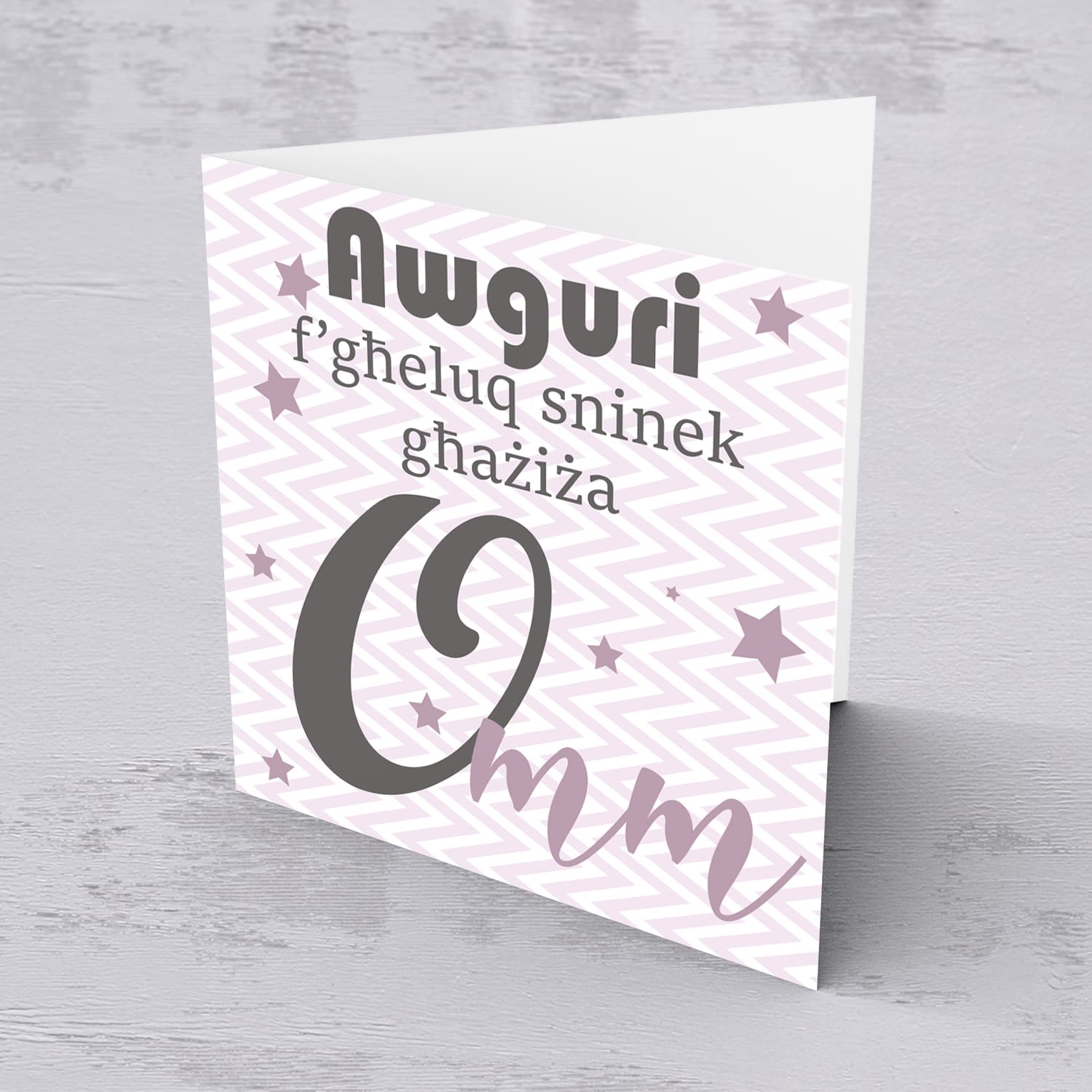 Pink with zigzag background and scattered stars birthday card for Mother in Maltese