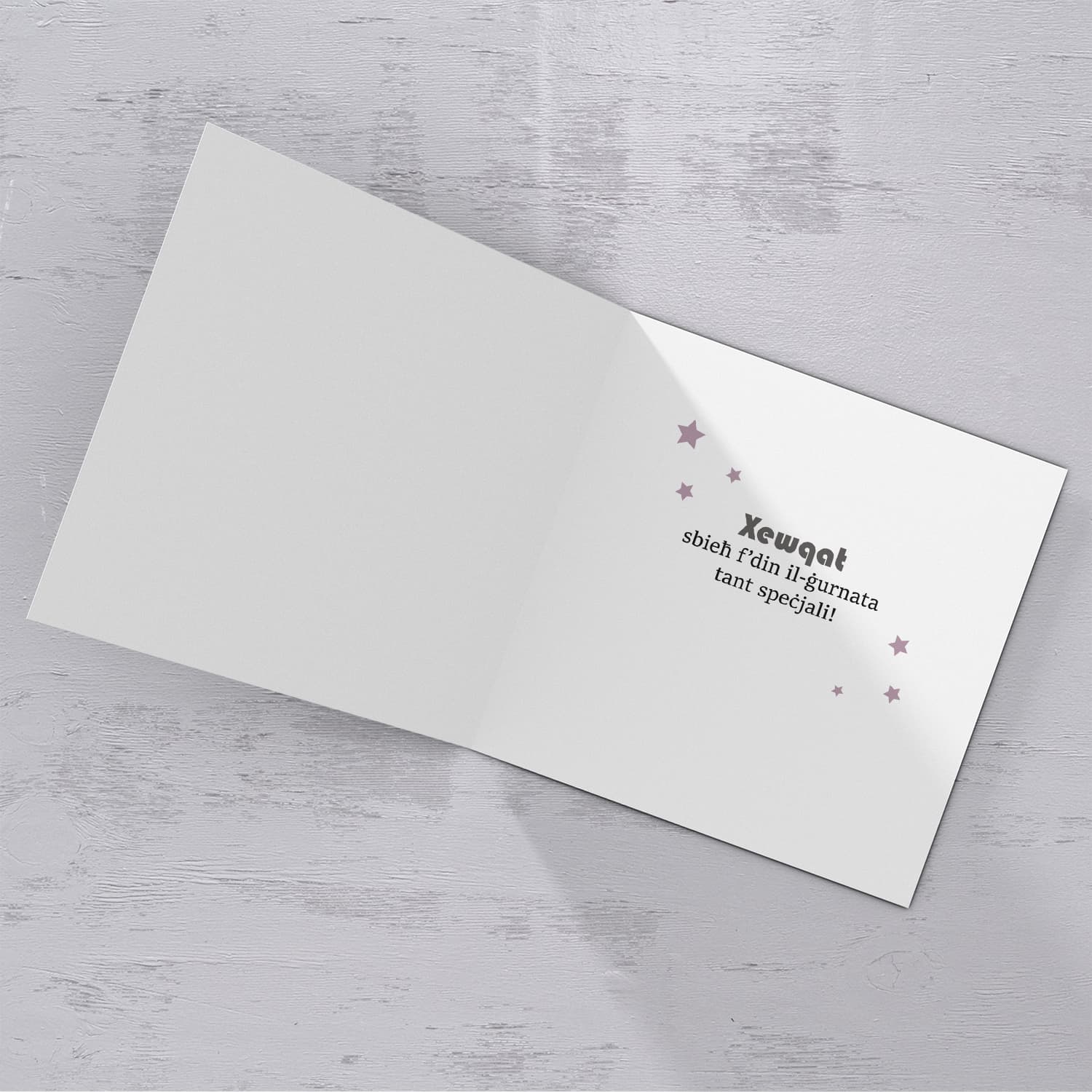 Pink with zigzag background and scattered stars birthday card for Mother in Maltese