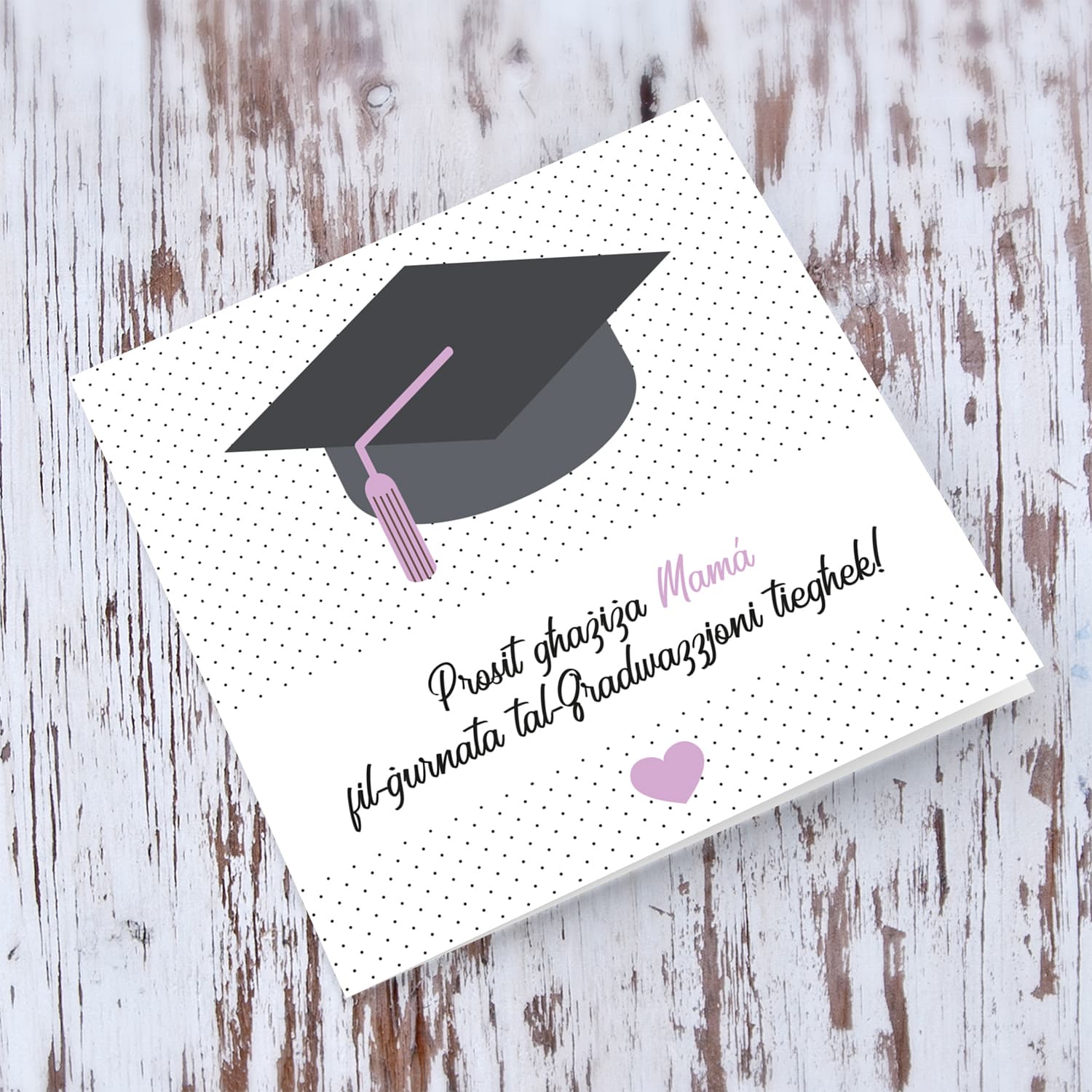 Mum Graduation card with dotted background, graduation hat and pink heart in Maltese