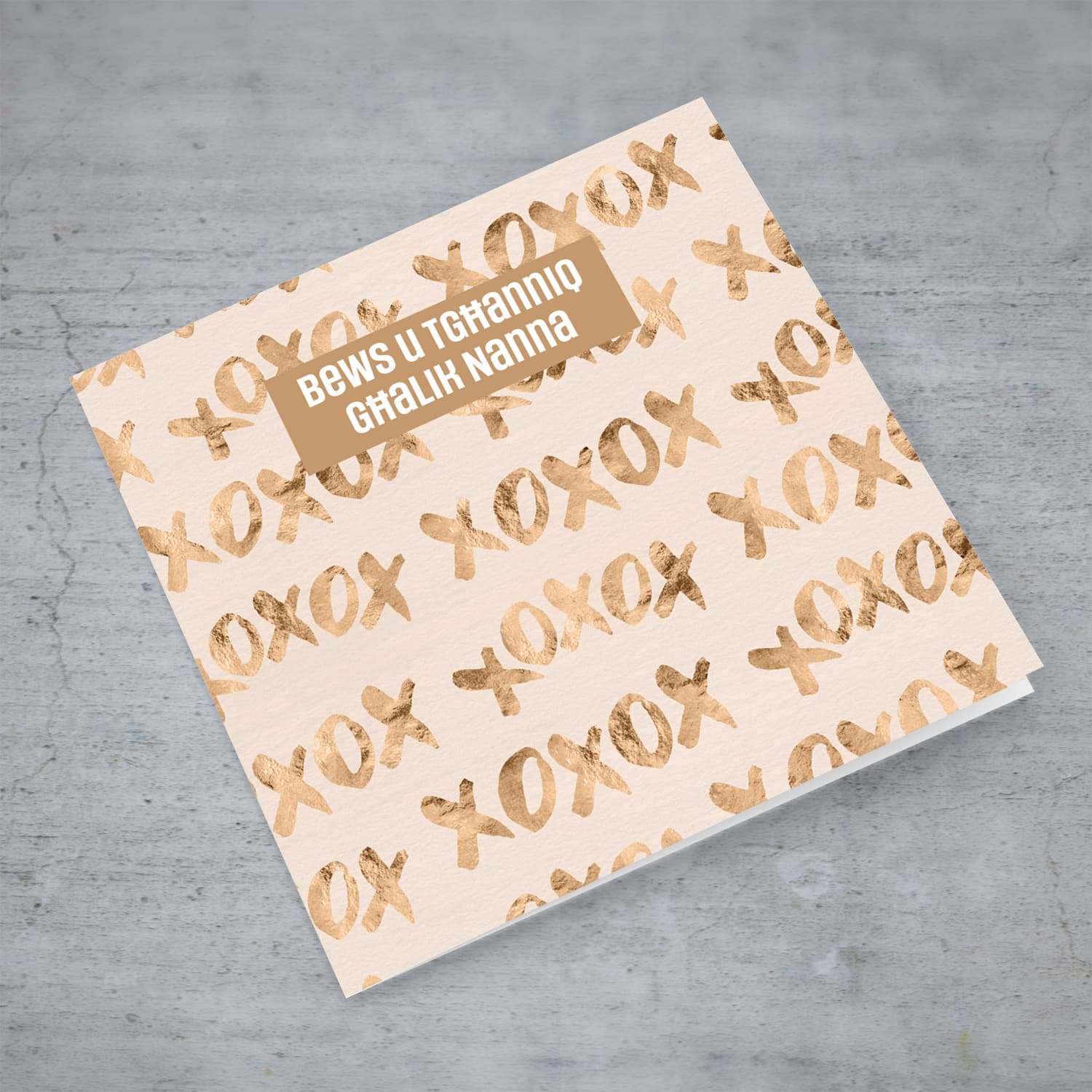 XOXO background mother's day card for Nanna in Maltese