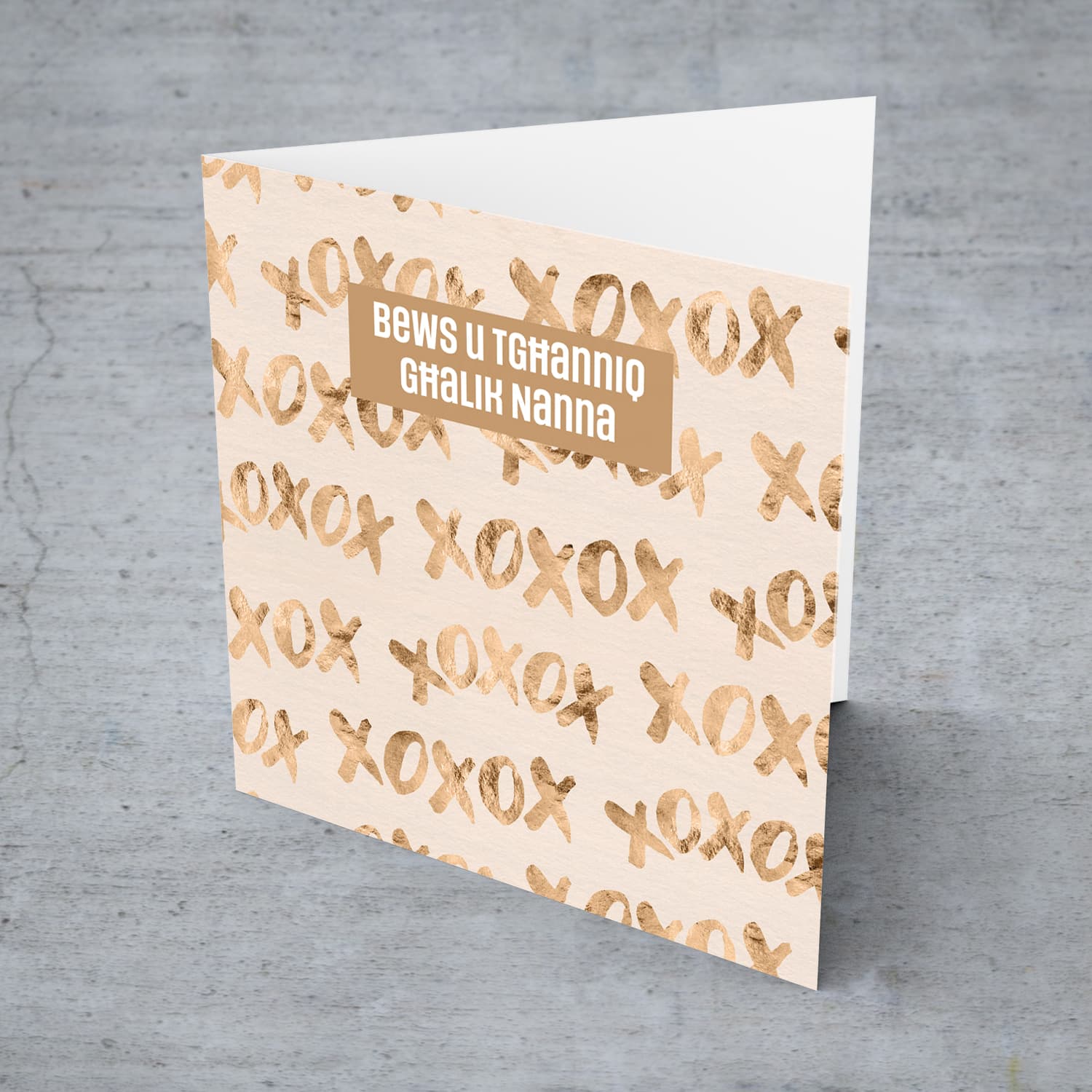 XOXO background mother's day card for Nanna in Maltese