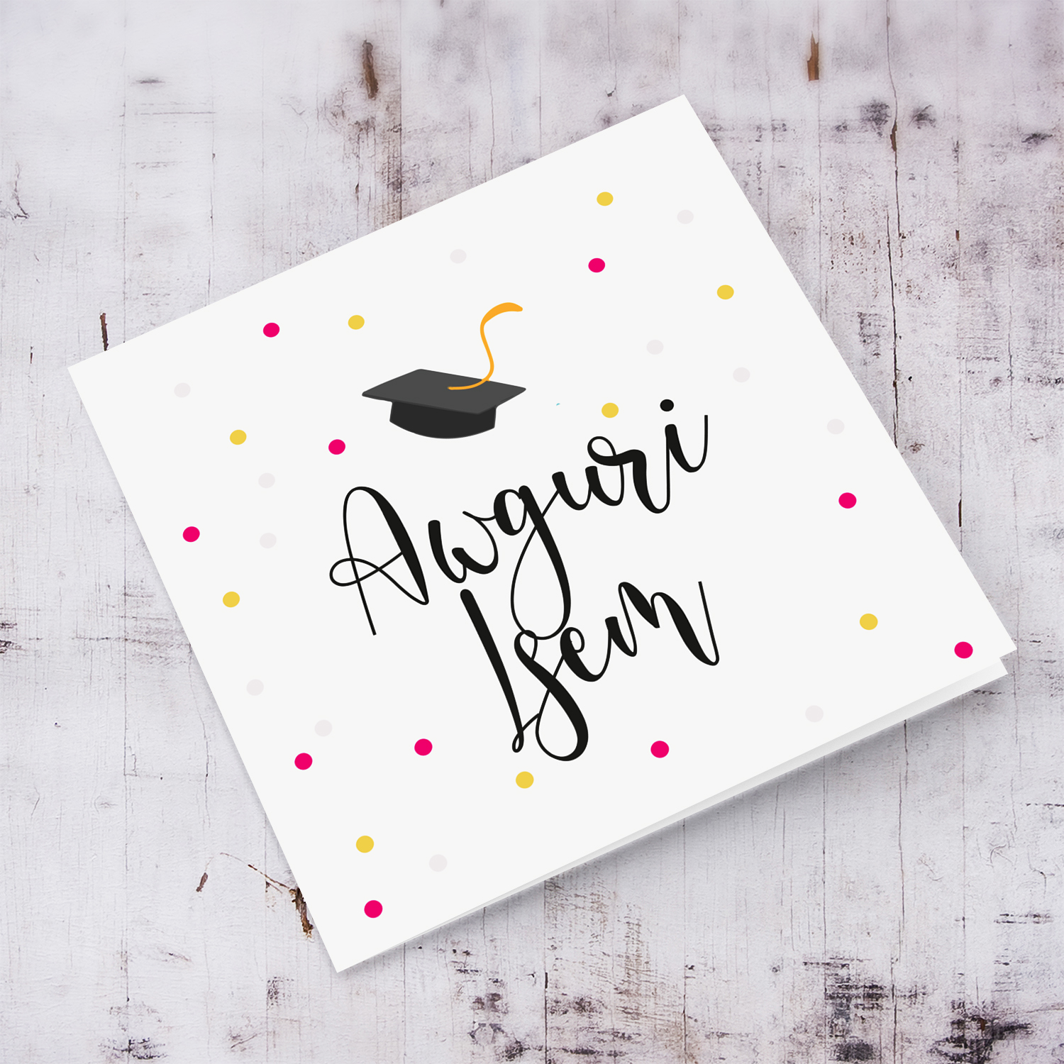 Congratulations card with scattered dots (pink, yellow and light grey) and graduation hat in Maltese (Personalisable)