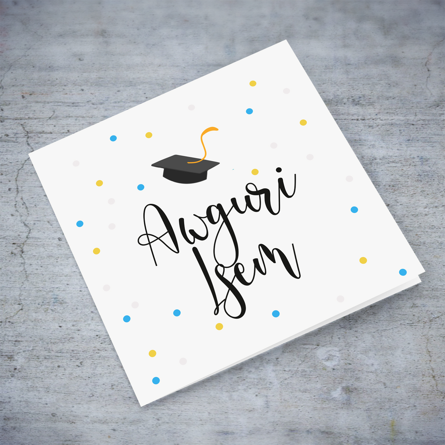 Congratulations card with scattered dots (blue, yellow and light grey) and graduation hat in Maltese (Personalisable)