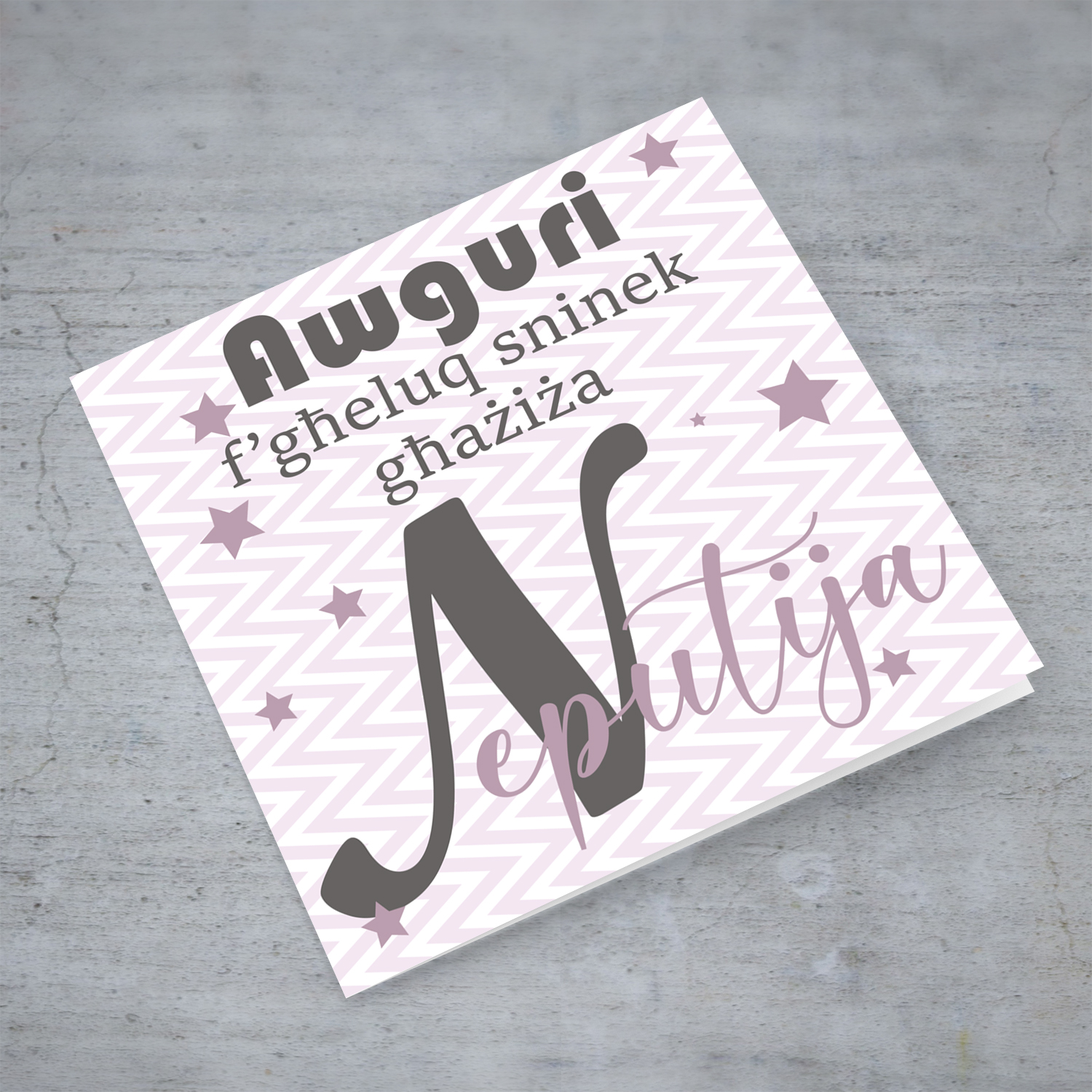Pink with zigzag background and scattered stars birthday card for Niece in Maltese