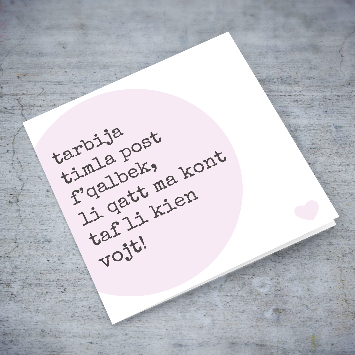 Pink circle baby shower card with pink heart in Maltese