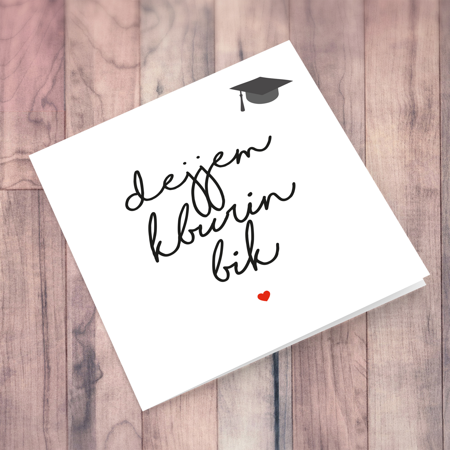 Minimalist Graduation Card with small graduation hat and red heart in Maltese (Unisex)