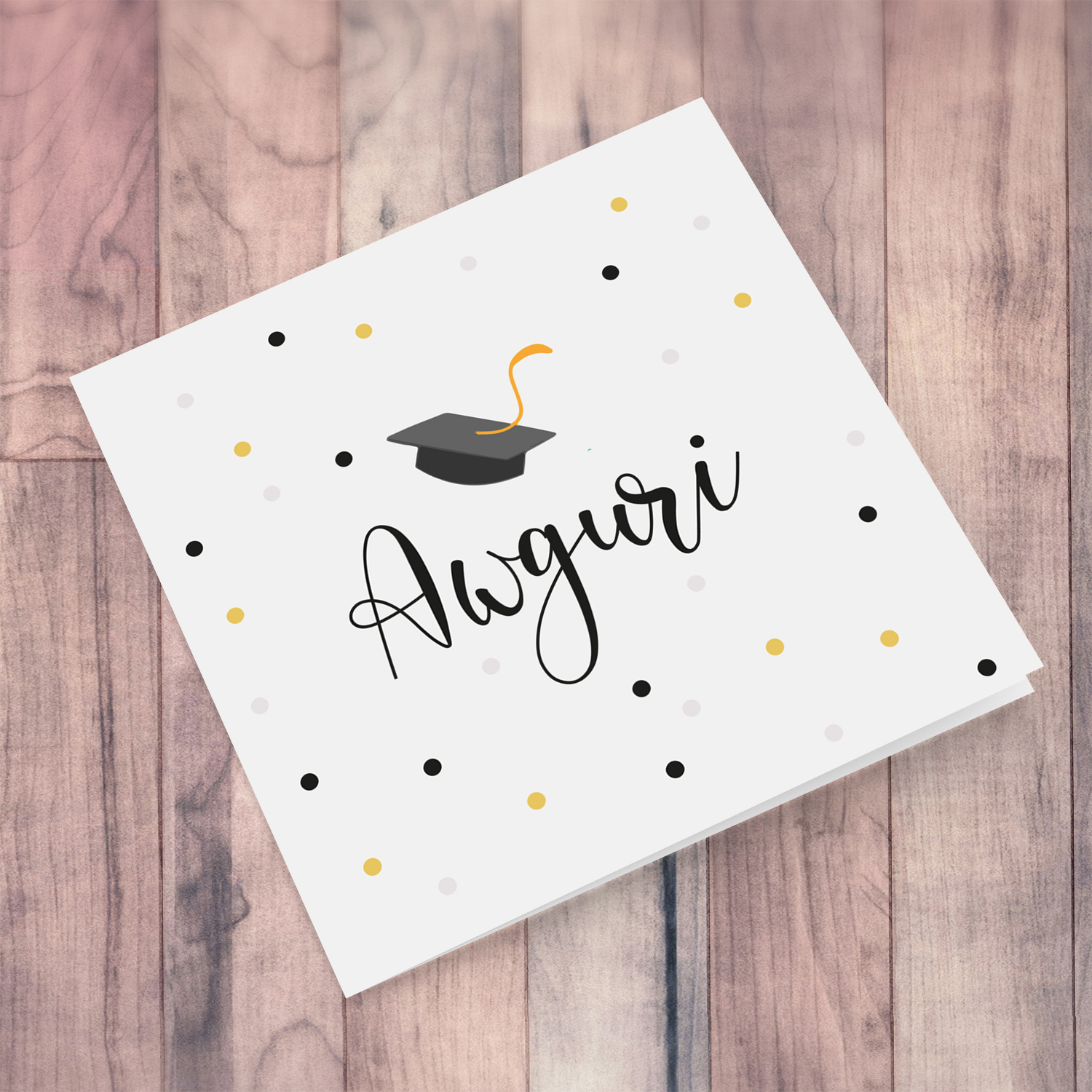 Congratulations card with scattered dots and graduation hat in Maltese (unisex)