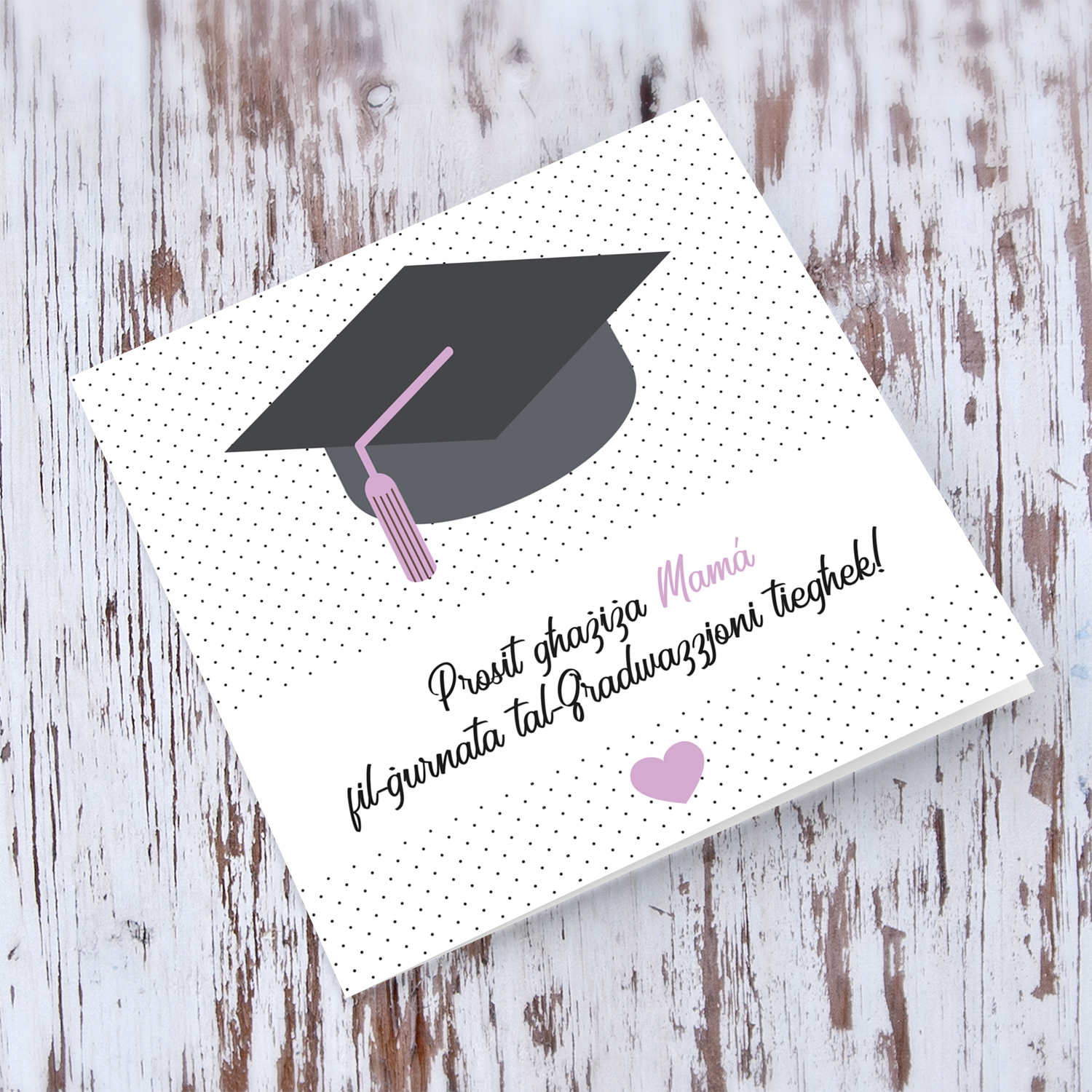 Mum Graduation card with dotted background, graduation hat and pink heart in Maltese