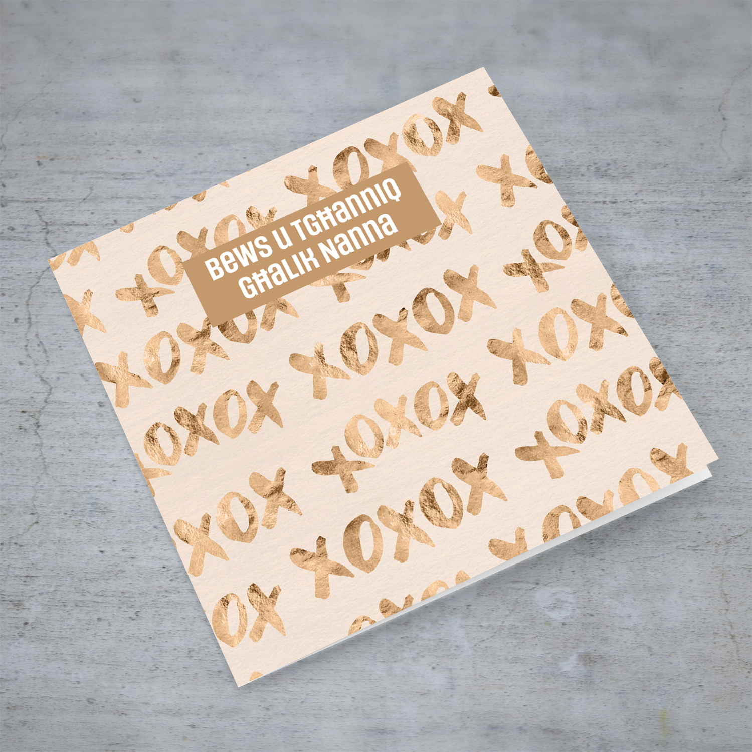 XOXO background mother's day card for Nanna in Maltese